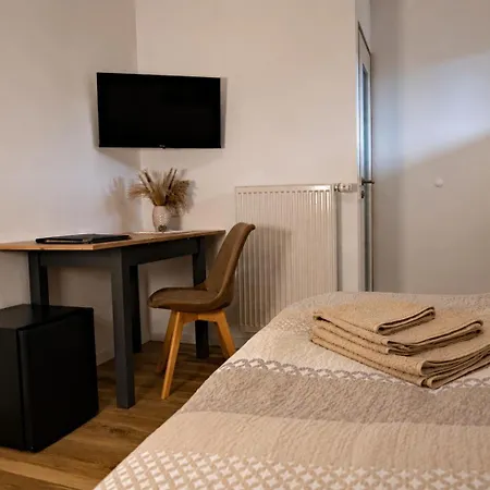 Haus Zur Krone - Pension&unterkunft In Ulmbach Bei Steinau Steinau an der Straße