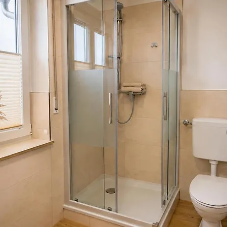 Haus Zur Krone - Pension&unterkunft In Ulmbach Bei Steinau Gasthof 3*