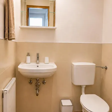Haus Zur Krone - Pension&unterkunft In Ulmbach Bei Steinau 3*