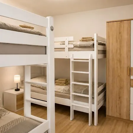 Gasthof Haus Zur Krone - Pension&unterkunft In Ulmbach Bei Steinau 3*