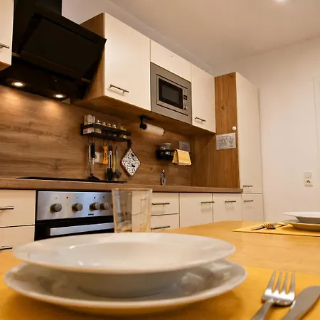 Haus Zur Krone - Pension&unterkunft In Ulmbach Bei Steinau 3*