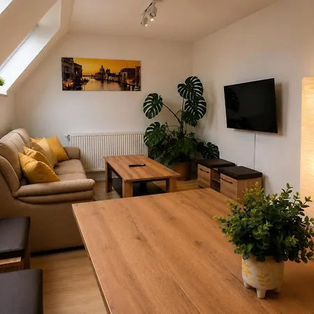 Haus Zur Krone - Pension&unterkunft In Ulmbach Bei Steinau 3*