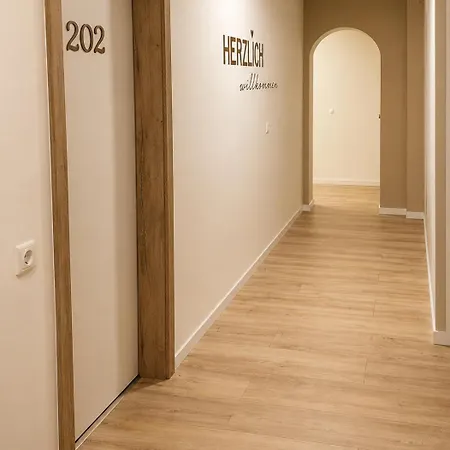Gasthof Haus Zur Krone - Pension&unterkunft In Ulmbach Bei Steinau 3*